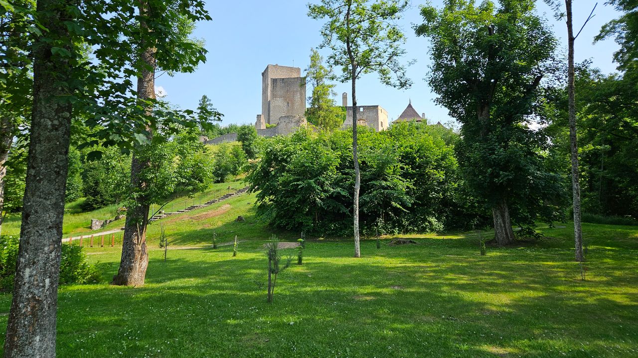 Castle Land&scaron;tejn in Czech
