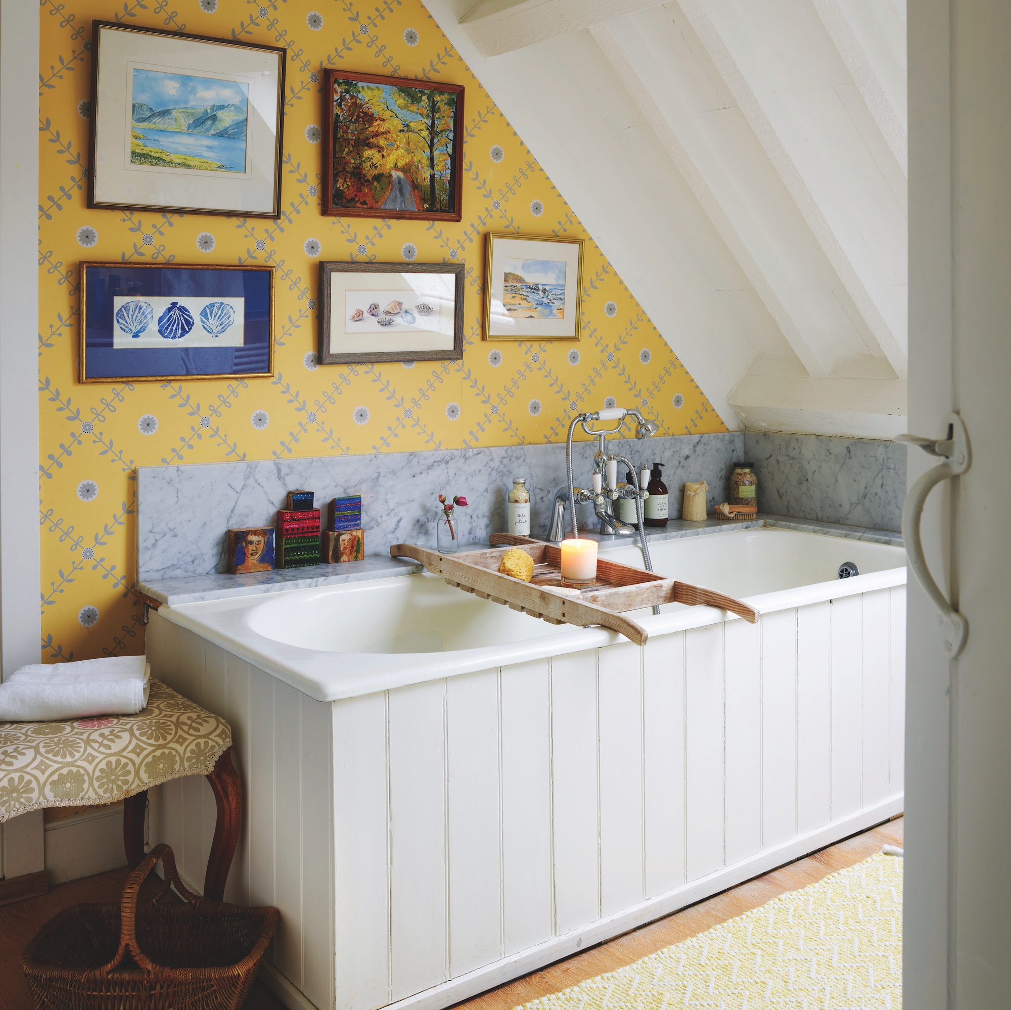 bathroom with white bath and yellow wallpaper