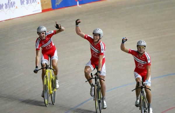 South Australia claimed the open men's team pursuit