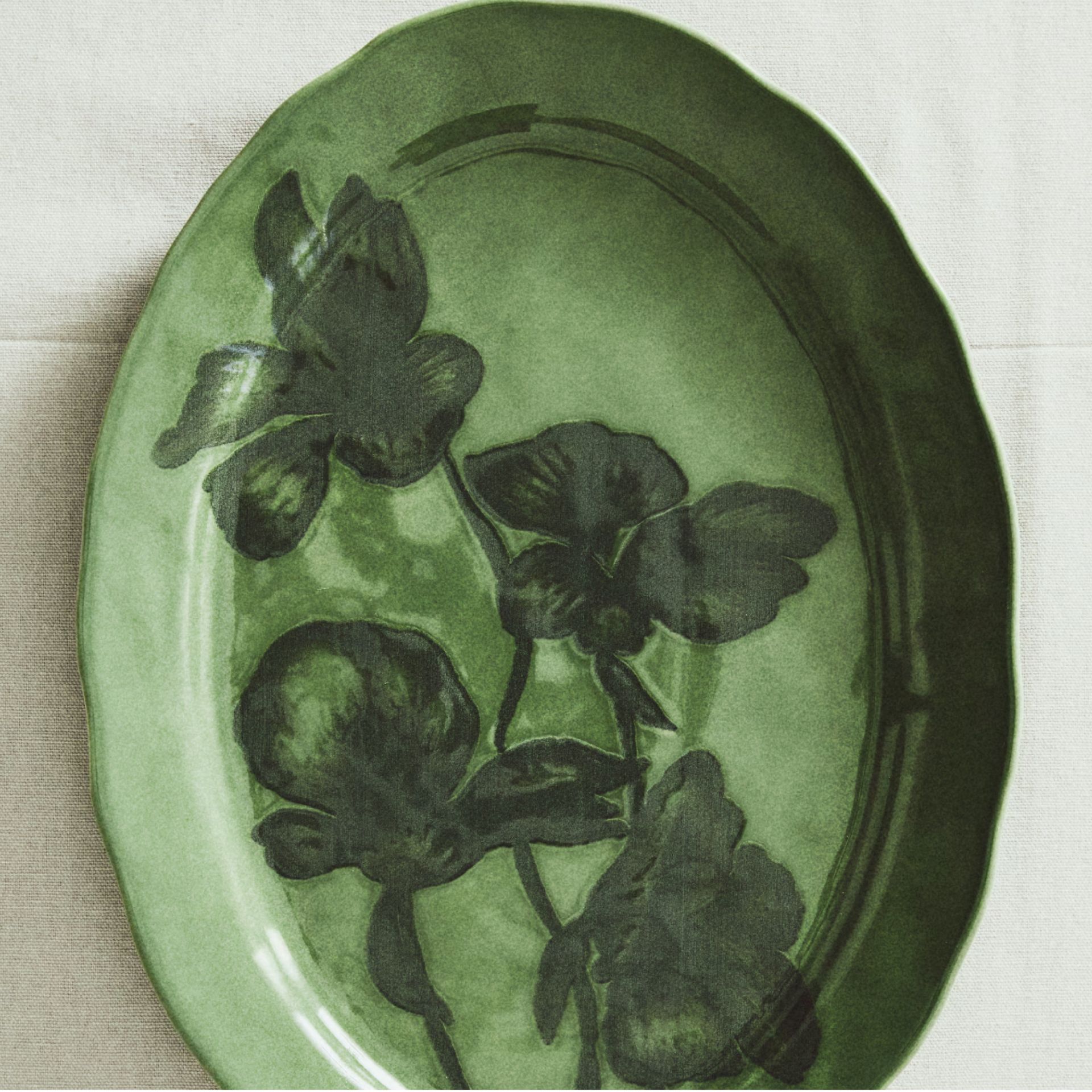 Motif-detail stoneware serving plate in green with a floral pattern