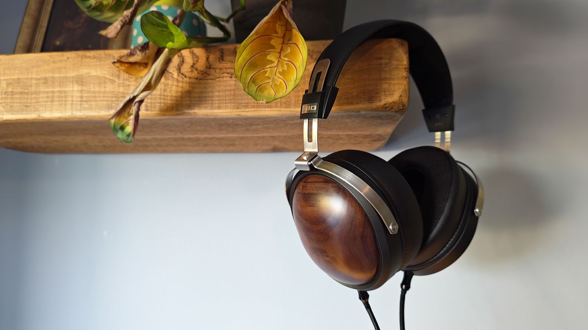 Various photos of the FiiO FT1 headphones, in a home office.