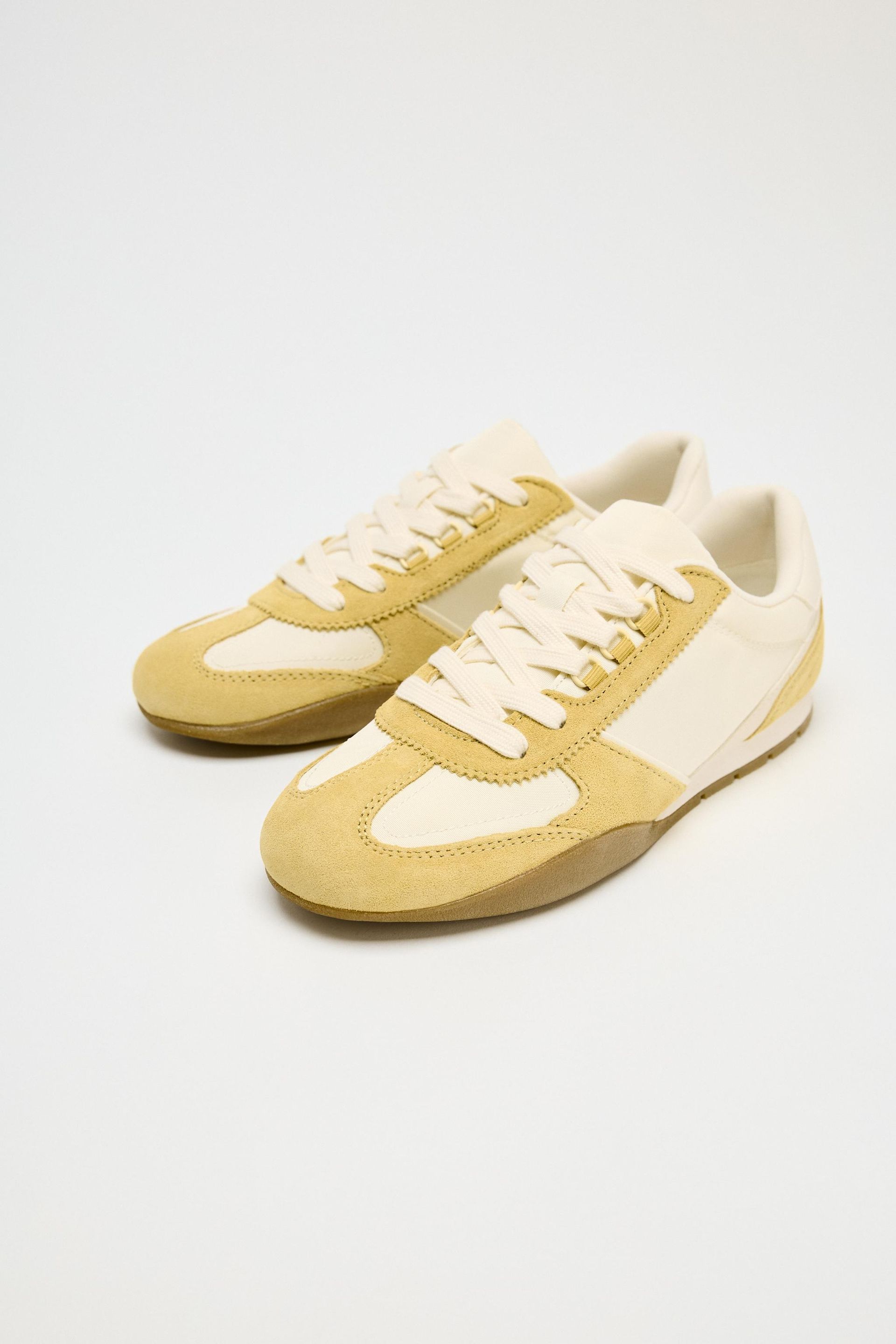 Contrast Running Trainers