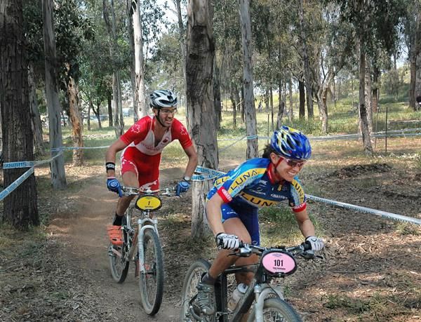 Geoff Kabush (Team Maxxis-Rocky Mountain) rides to win at the 2006 Fontana NMBS race with Shonny Vanlandingham (Luna Chix)