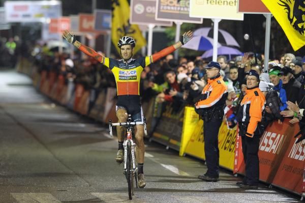 Niels Albert (BKCP-Powerplus) takes the win in Deigem