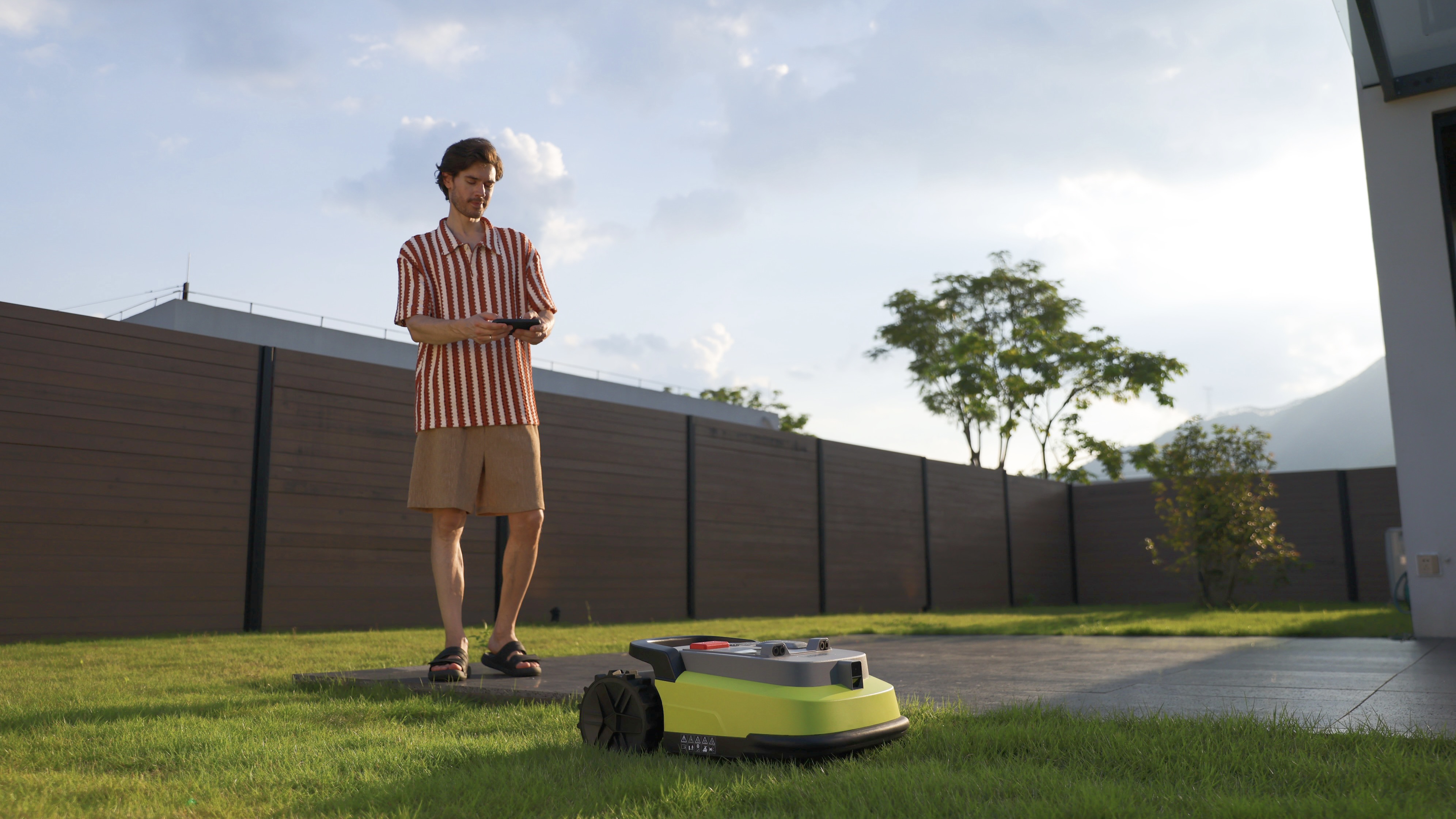 UBHOME M10 Smart Robotic Lawn Mower