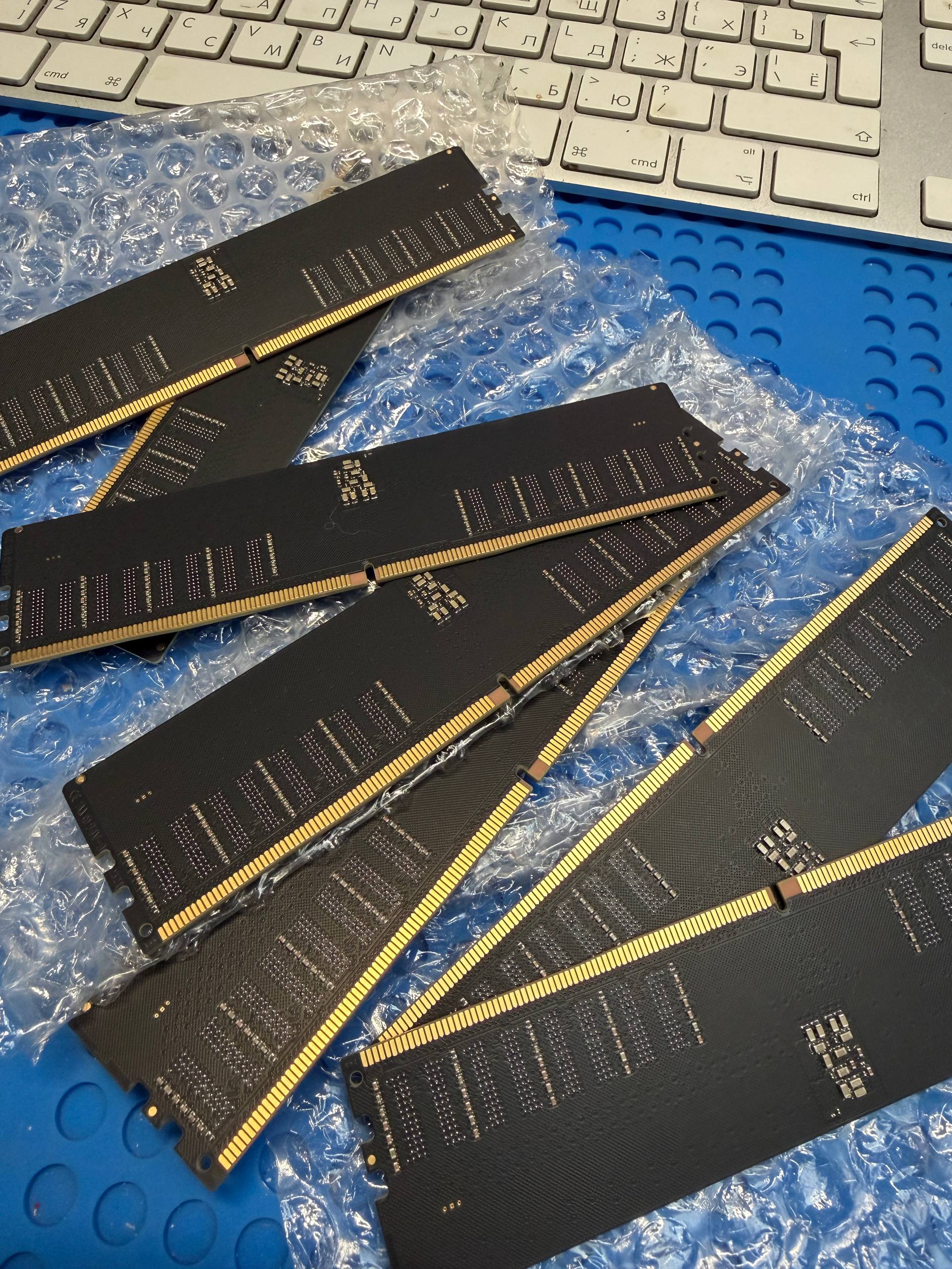 Building DIY DDR5 desktop memory using laptop sticks