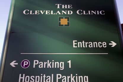 A sign for the Cleveland Clinic.