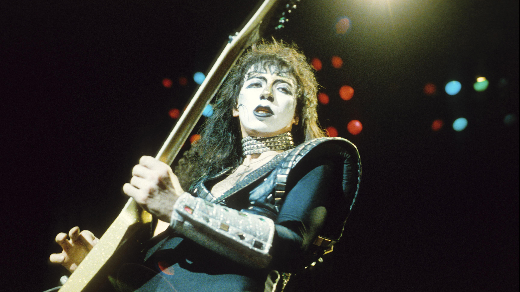 Photo of KISS and Vinnie VINCENT; Vinnie Vincent performing on stage