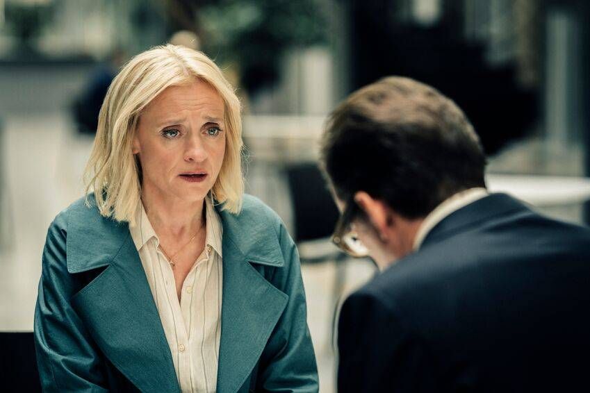 Dr Susannah Newman chats to Detective Superintendent Richard Groves in Suspect season 2