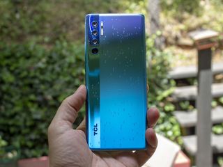 TCL 20 Pro 5g Marine Blue Back Hold