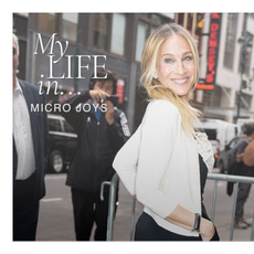 Sarah Jessica Parker smiling over her shoulder gettyimages - 1500393469