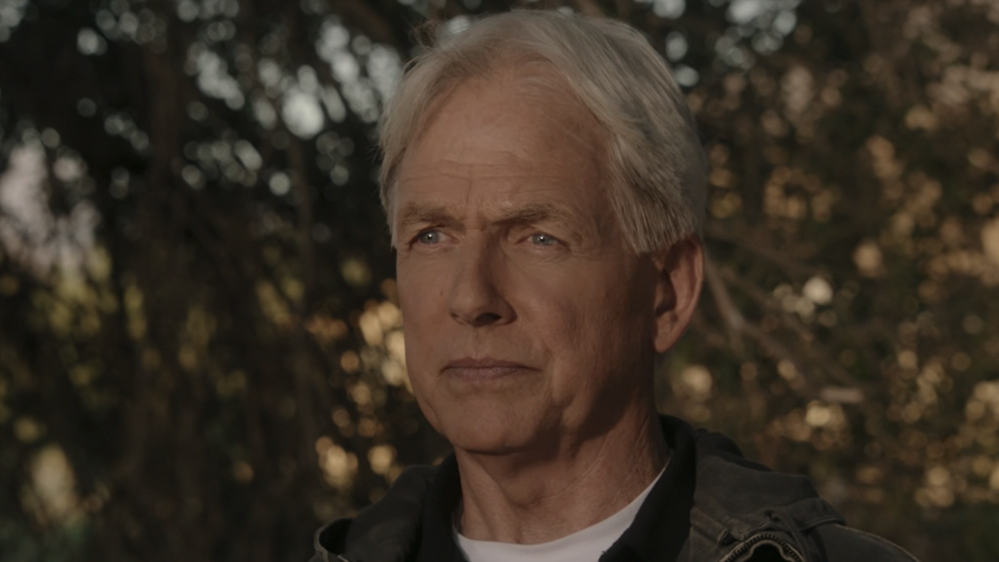 Gibbs outside holding LeMere at gunpoint in NCIS Season 19