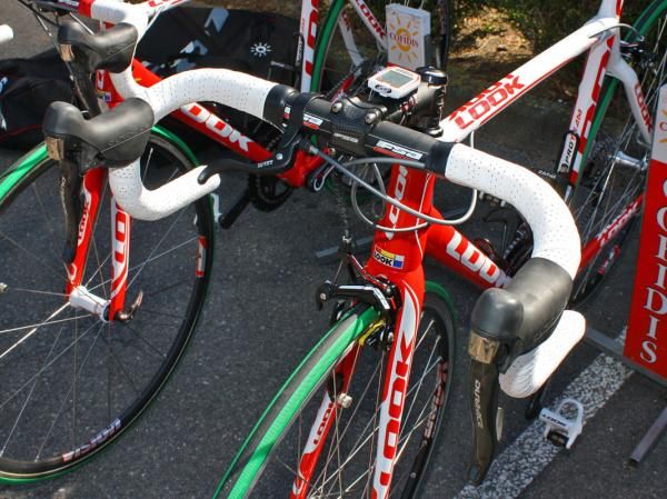 Top-mount brake lever setups vary from team to team. Cofidis opts for just one, hooked up to the rear caliper.