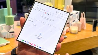 Transcribing in the Notes app on the Samsung Galaxy Z Fold 6
