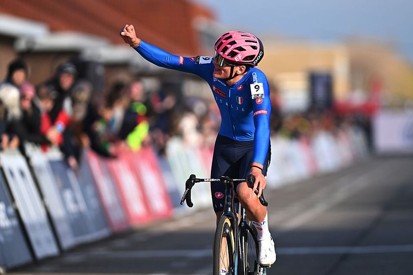 MIDDELKERKE, BELGIUM - NOVEMBER 08: Gold medalist Mattia Agostinacchio and Team Italy celebrates winning during the 23rd UEC European Cyclo-cross Championships 2025 - Men&#039;s U23 on November 08, 2025 in Middelkerke, Belgium. (Photo by Luc Claessen/Getty Images)