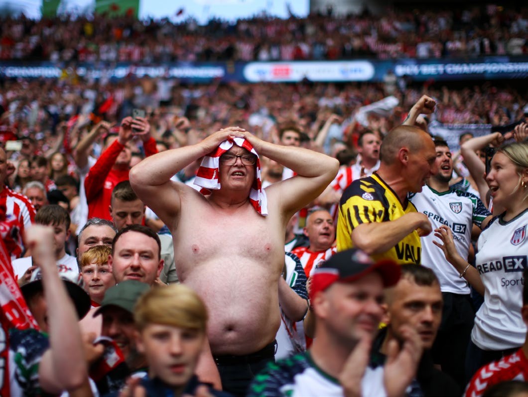 LONDON, ENGLAND - MAY 24: Sunderland fans celebrate after the Sky Bet Championship Play-Off Final match between Sheffield United and Sunderland at Wembley Stadium on May 24, 2025 in London, England. (Photo by Alex Dodd - CameraSport via Getty Images)