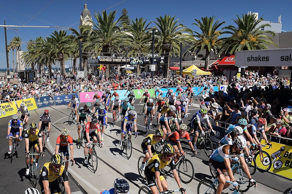 The Tour Down Under peloton rolls out for the start of stage 3