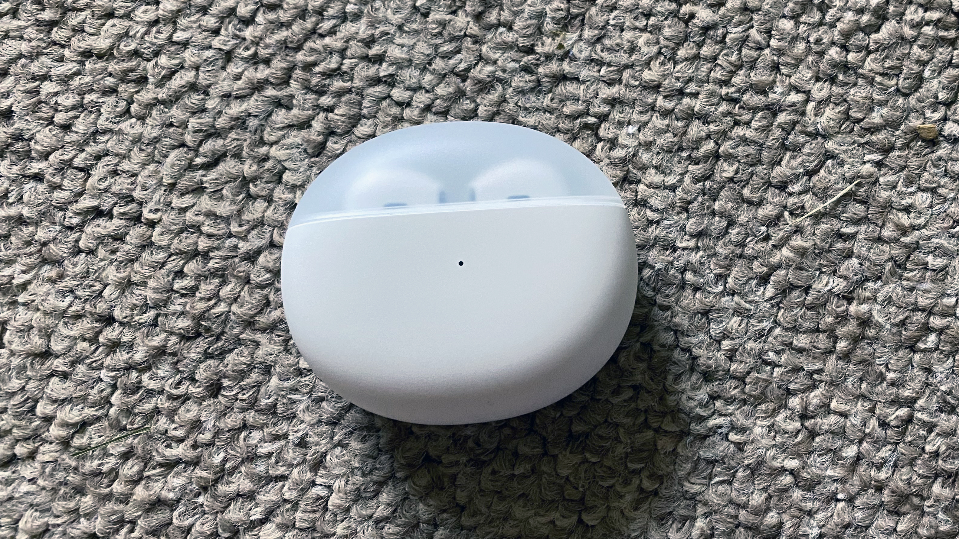 the oppo enco air wireless earbuds in their charging case