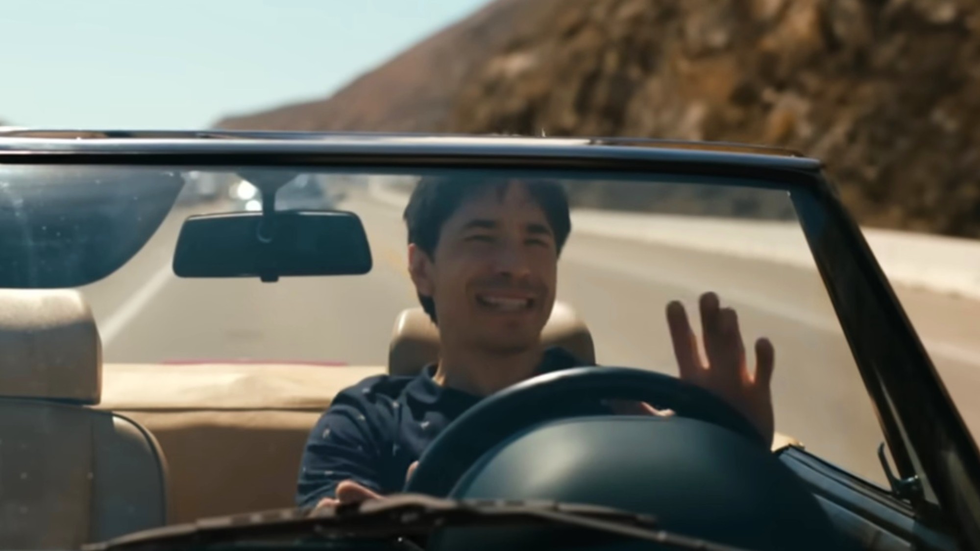 Justin Long singing in Barbarian