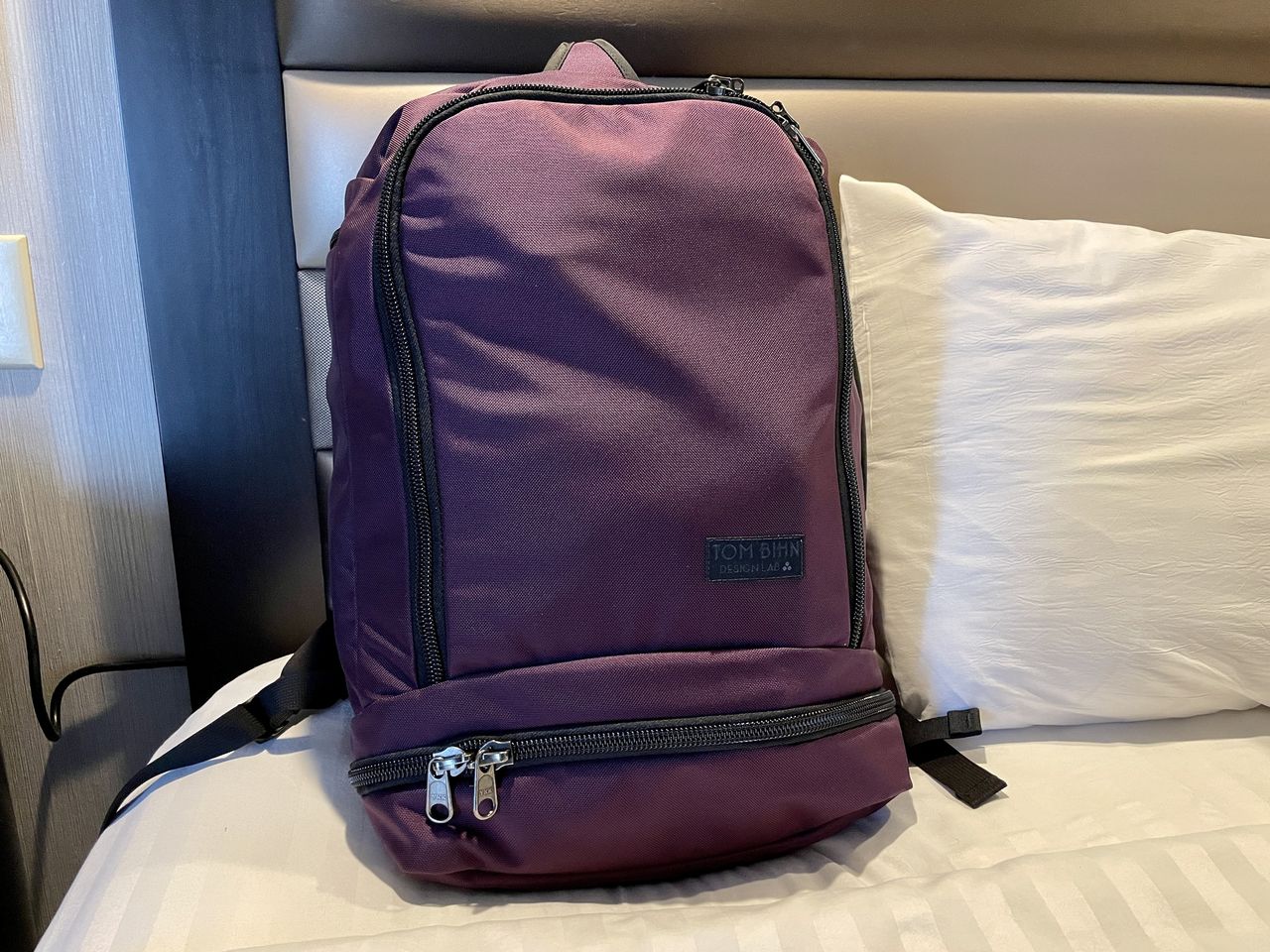 Tom Bihn Techonaut 30 Aubergine Full