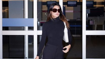 Kendall Jenner travels without Bad Bunny at the airport