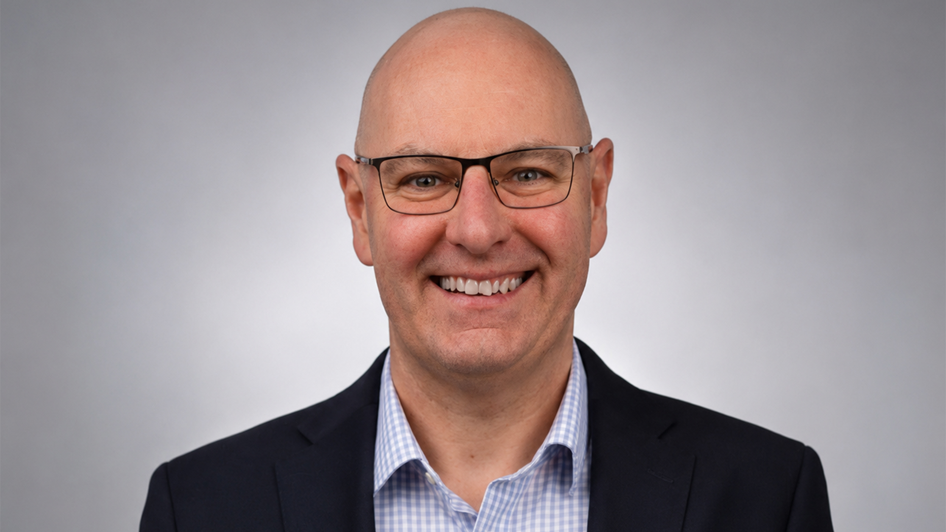 Freeths chief technology officer (CTO) John Jones pictured wearing a suit with open collar shirt.