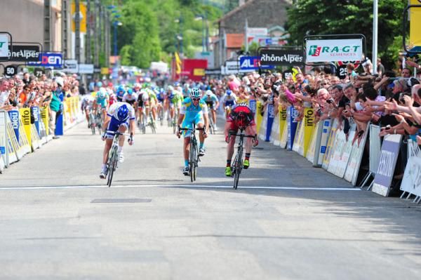 Cadel Evans wins the first road stage of the Dauphine