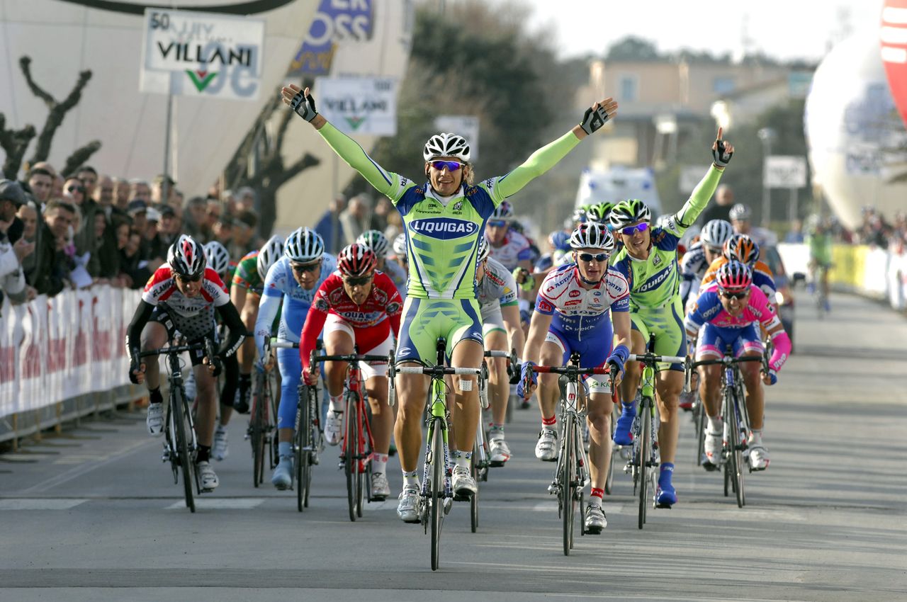 Filippo Pozzato wins the Giro della Provincia di Grosseto in 2008.