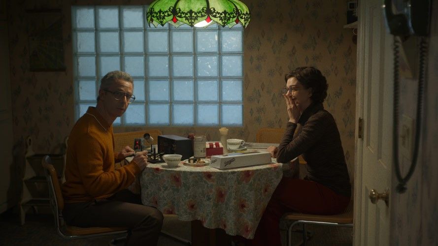 Jeremy Strong and Anne Hathaway in Armageddon Time