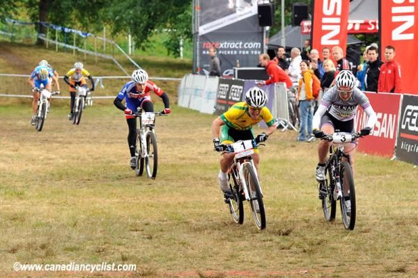 Pavla Havlikova catching Eva Lechner in final sprint