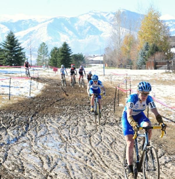 Georgia Gould (Luna Pro Team) chasing Compton