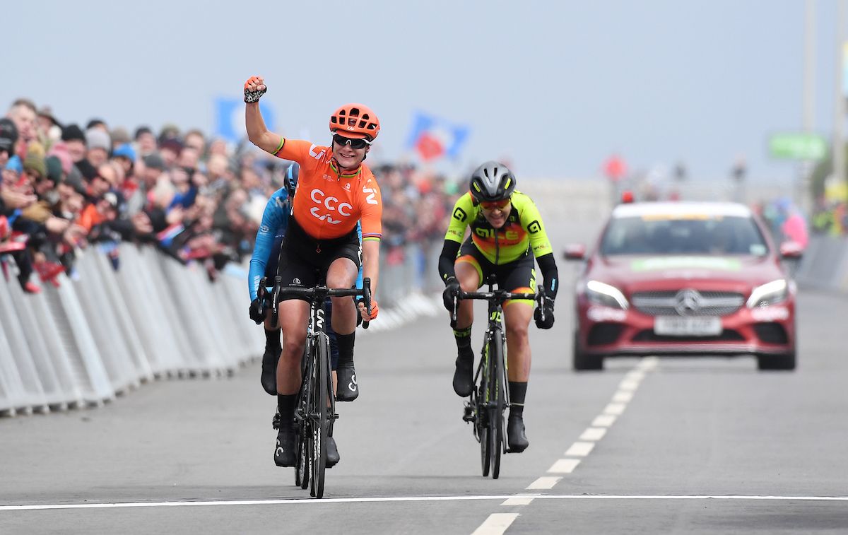 Marianne Vos celebrates her win