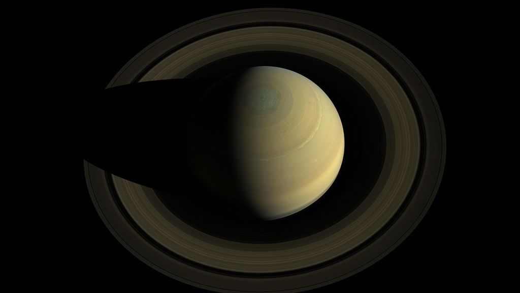 See Saturn's Rings In Glorious Detail In Stunning New Composite Image ...