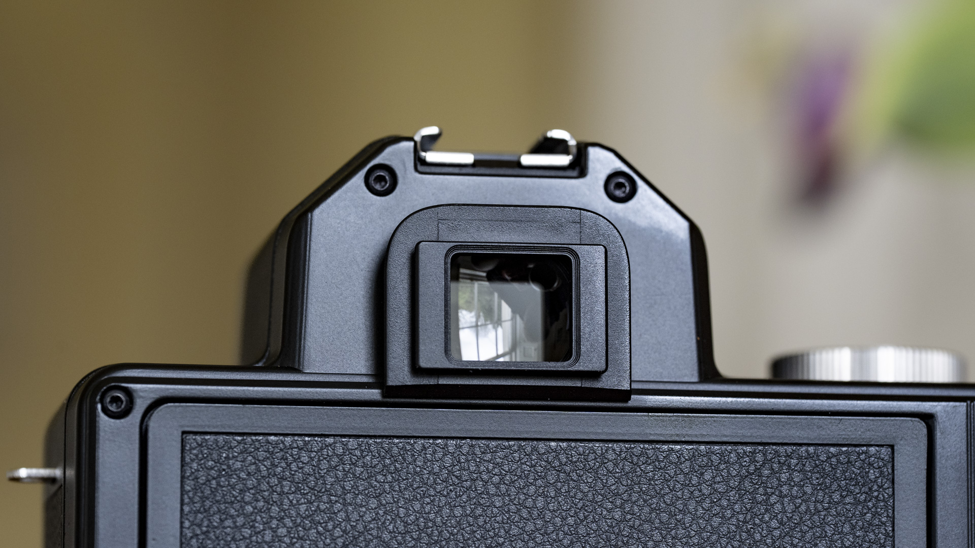 Closeup of the Nons SL660 instant camera's viewfinder