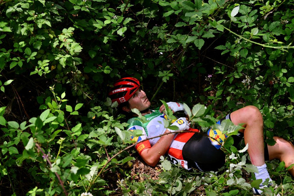 CERES ITALY JULY 04 EDITORS NOTE Alternate crop Elisa Longo Borghini of Italy and Team Lidl Trek after being involved in a crash during the 34th Giro dItalia Donne 2023 Stage 5 a 1056km stage from Salassa to Ceres UCIWWT on July 04 2023 in Ceres Italy Photo by Dario BelingheriGetty Images