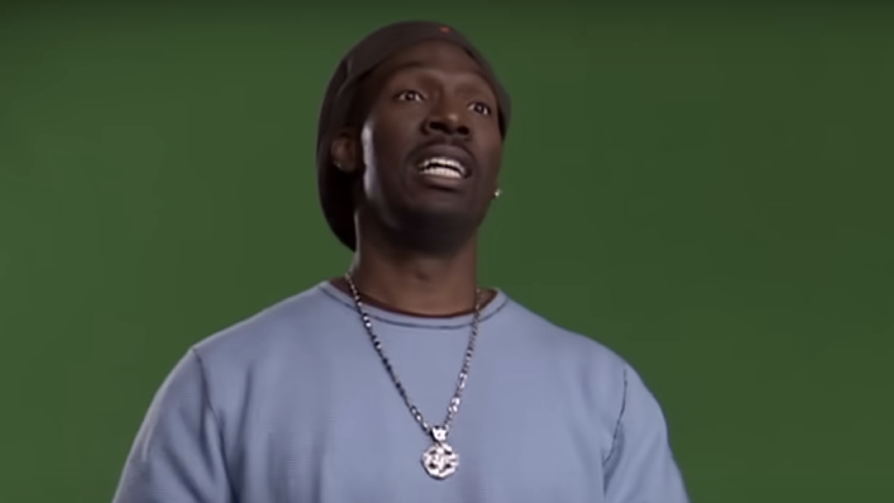 Charlie Murphy in front of a green screen recalling stories about Hollywood on Chappelle's Show