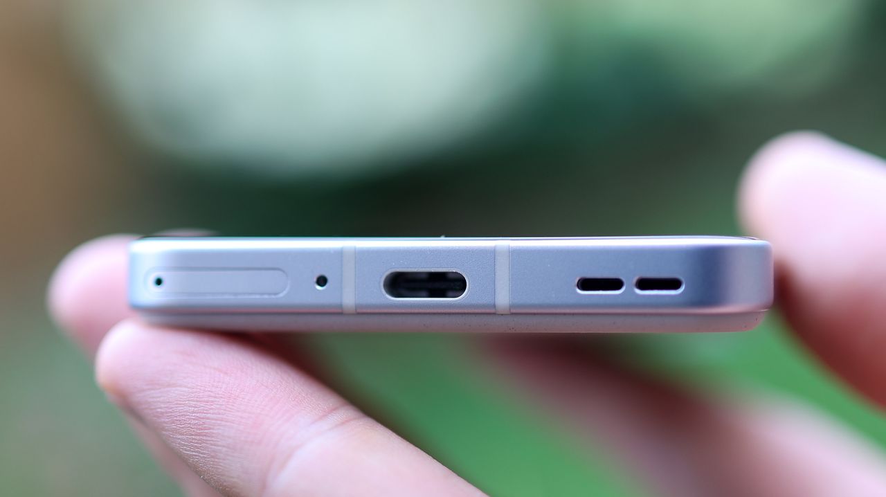 A photo of the Asus Zenfone 9