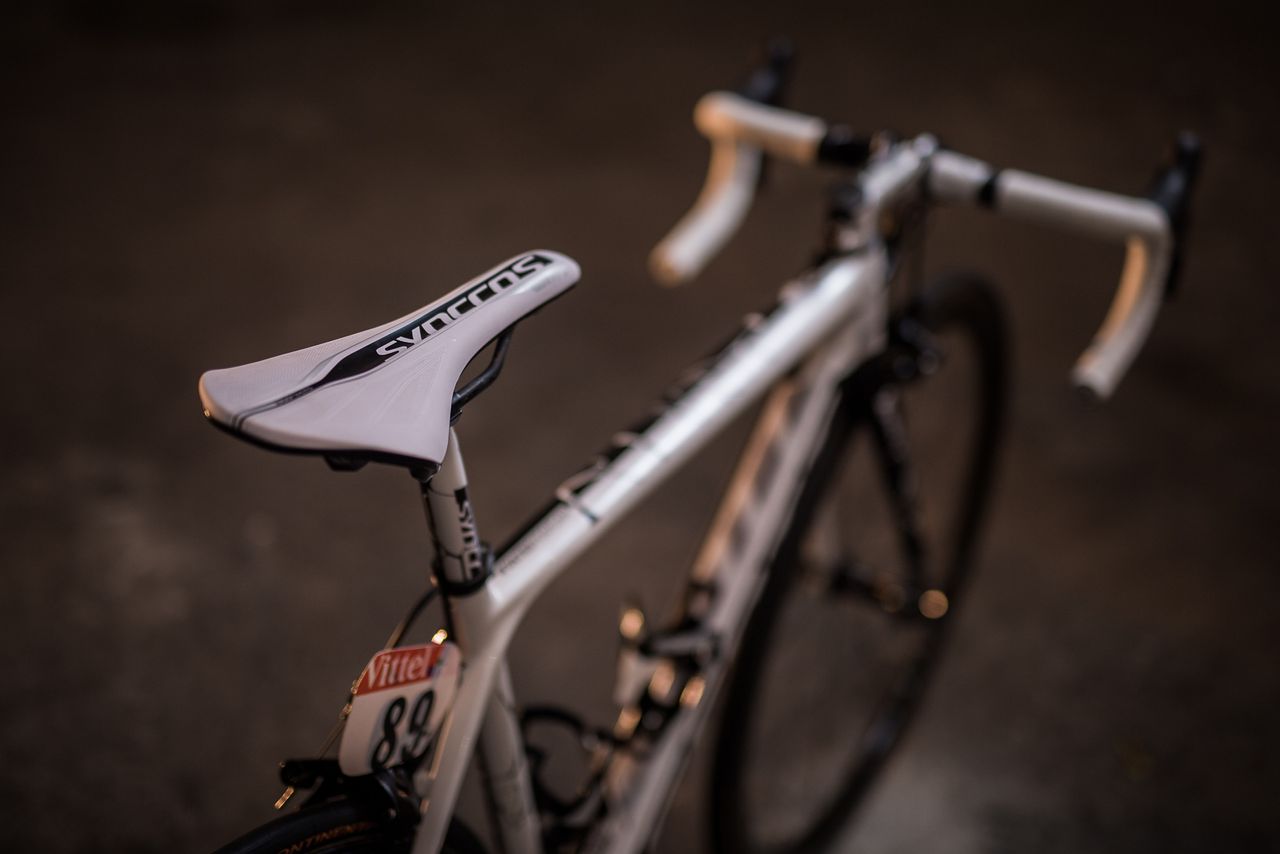 Yates uses a Syncros FL 1.0 narrow saddle