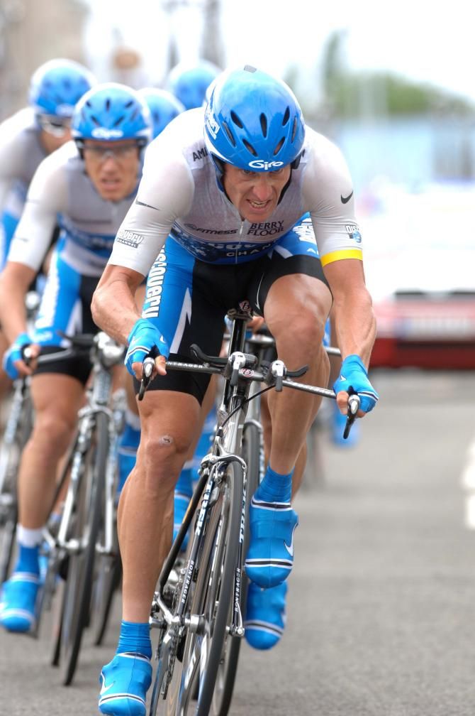 Lance Armstrong and his team win their third TTT in 2005