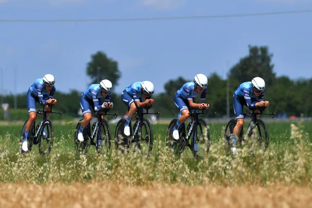 Il team Trek-Segafredo durante il suo sforzo vincente nella cronosquadre (Getty Images Sport)