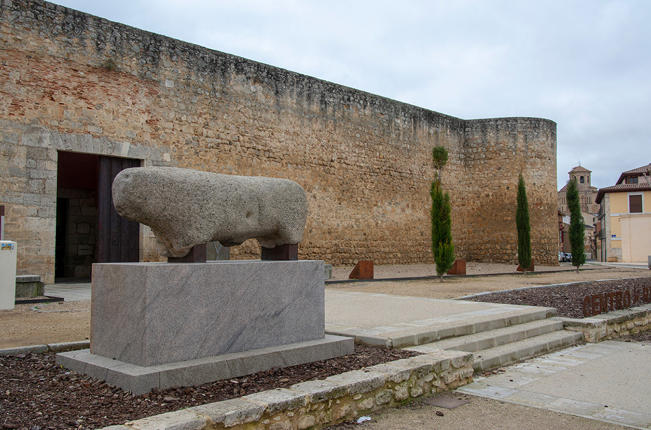 Toro sculpture of bull