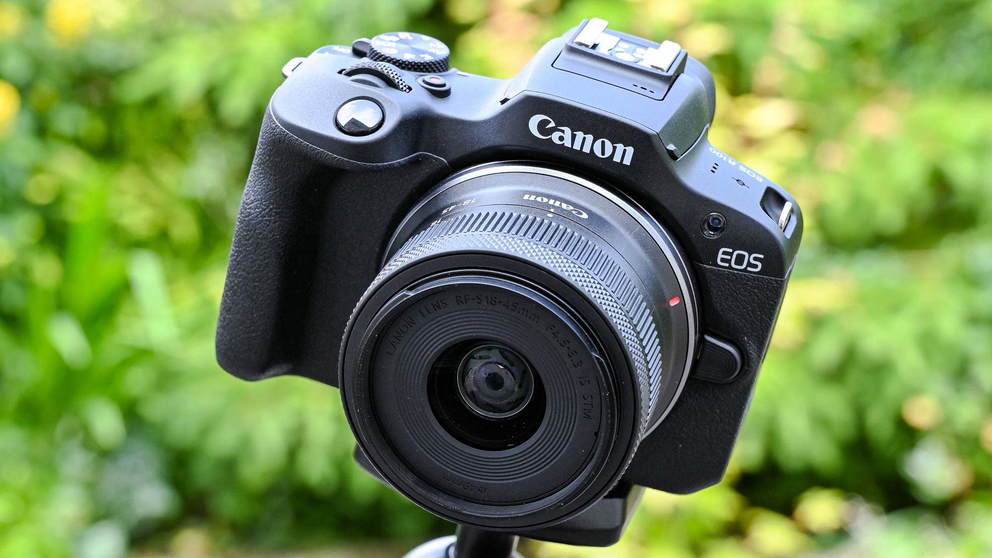 Cámara Canon Mirrorless EOS R100 RF-S 18-45mm F4.5-6.3 IS STM