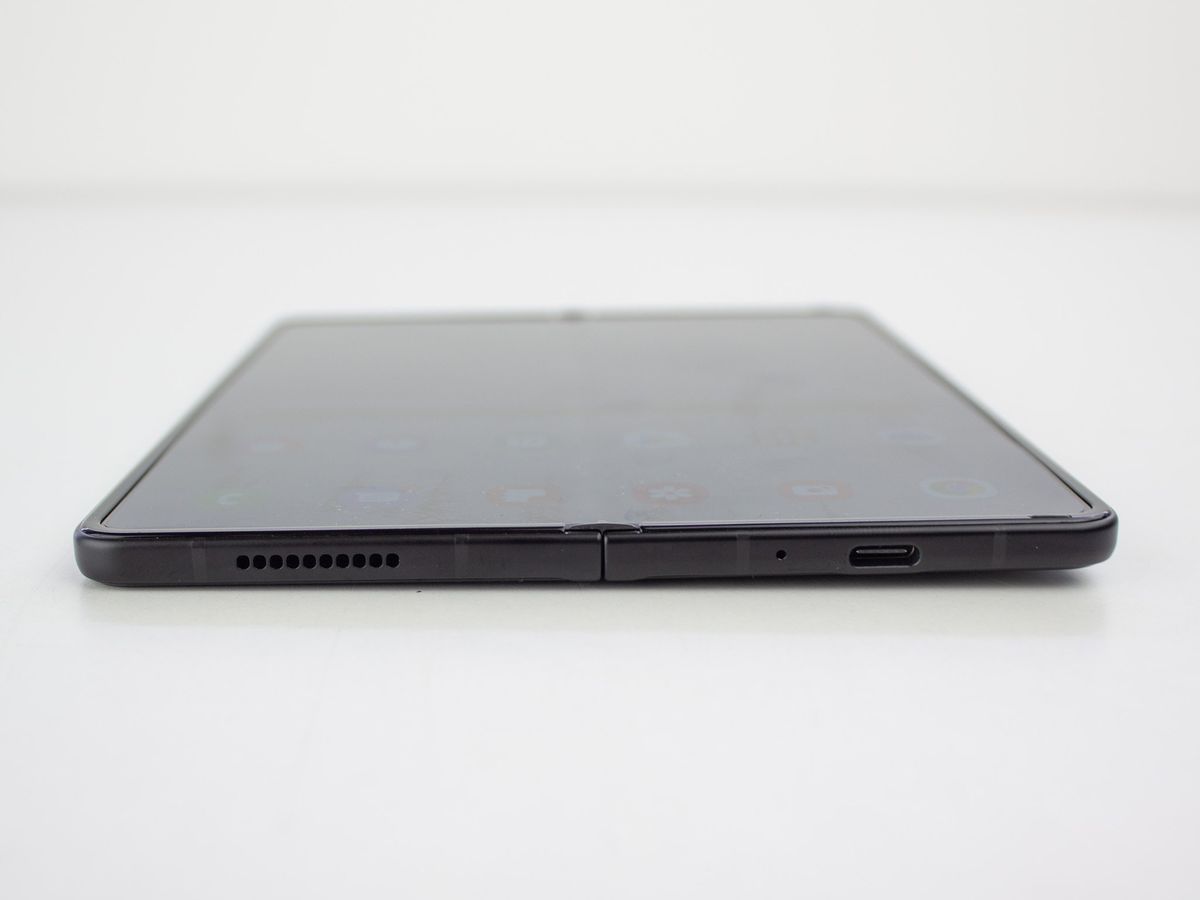 Samsung Galaxy Z Fold 3 Bottom