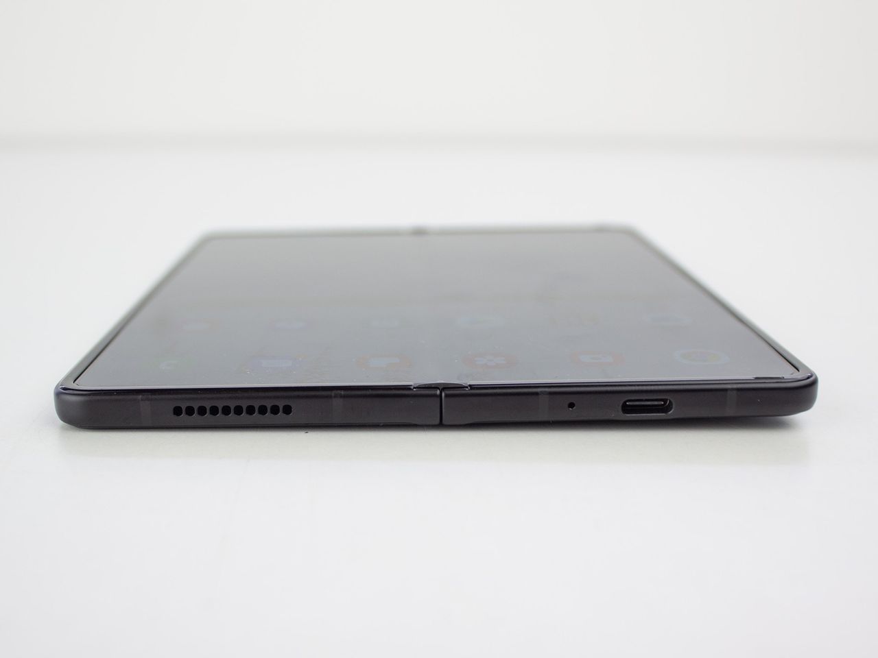 Samsung Galaxy Z Fold 3 Bottom