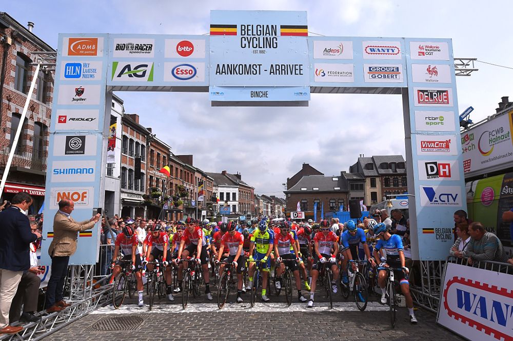 Start of the men's road race at the Belgian Championships