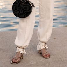 woman wearing linen pants and sandals