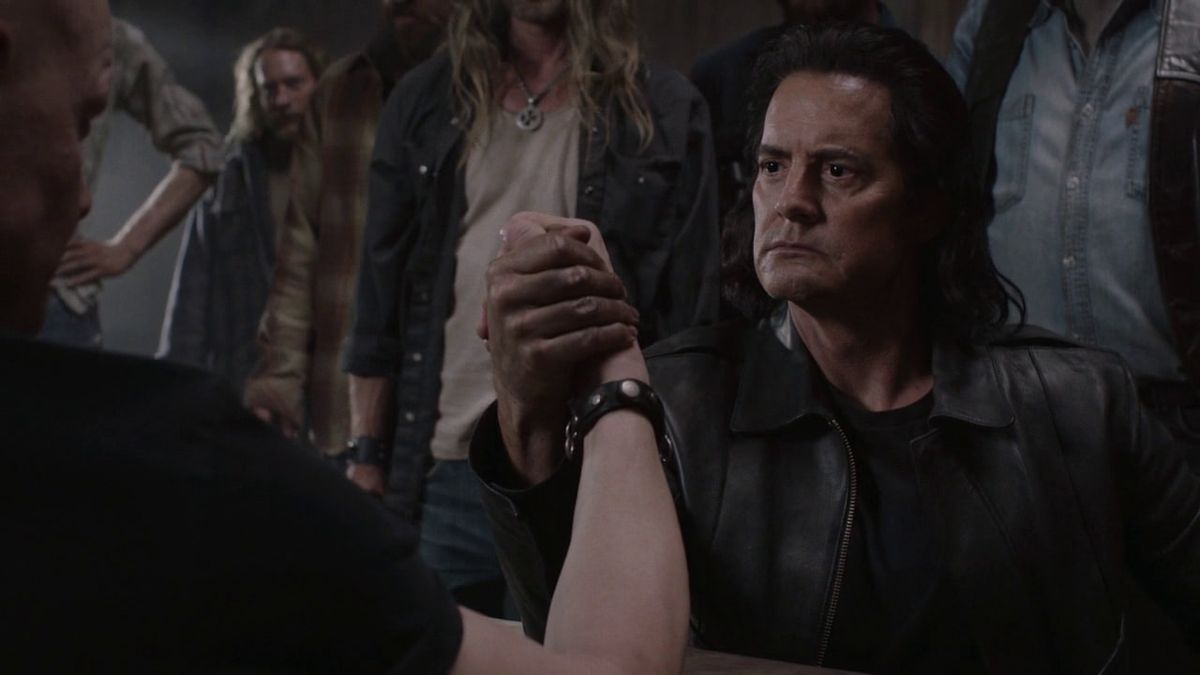 The 19 best Twin Peaks moments to watch with damn fine cherry pie