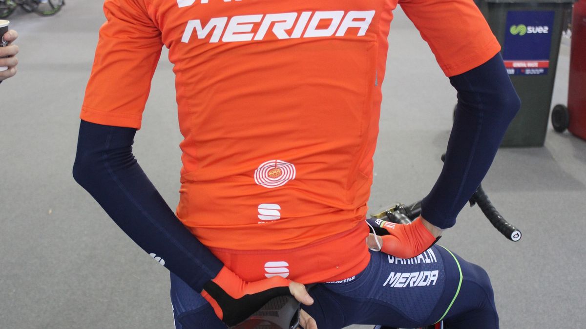 A Bahrain-Merida rider wears a Sportful Fiandre Light jacket for a training ride