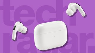 Los AirPods de Apple, unos de los mejores auriculares true wireless sobre un fondo de TechRadar