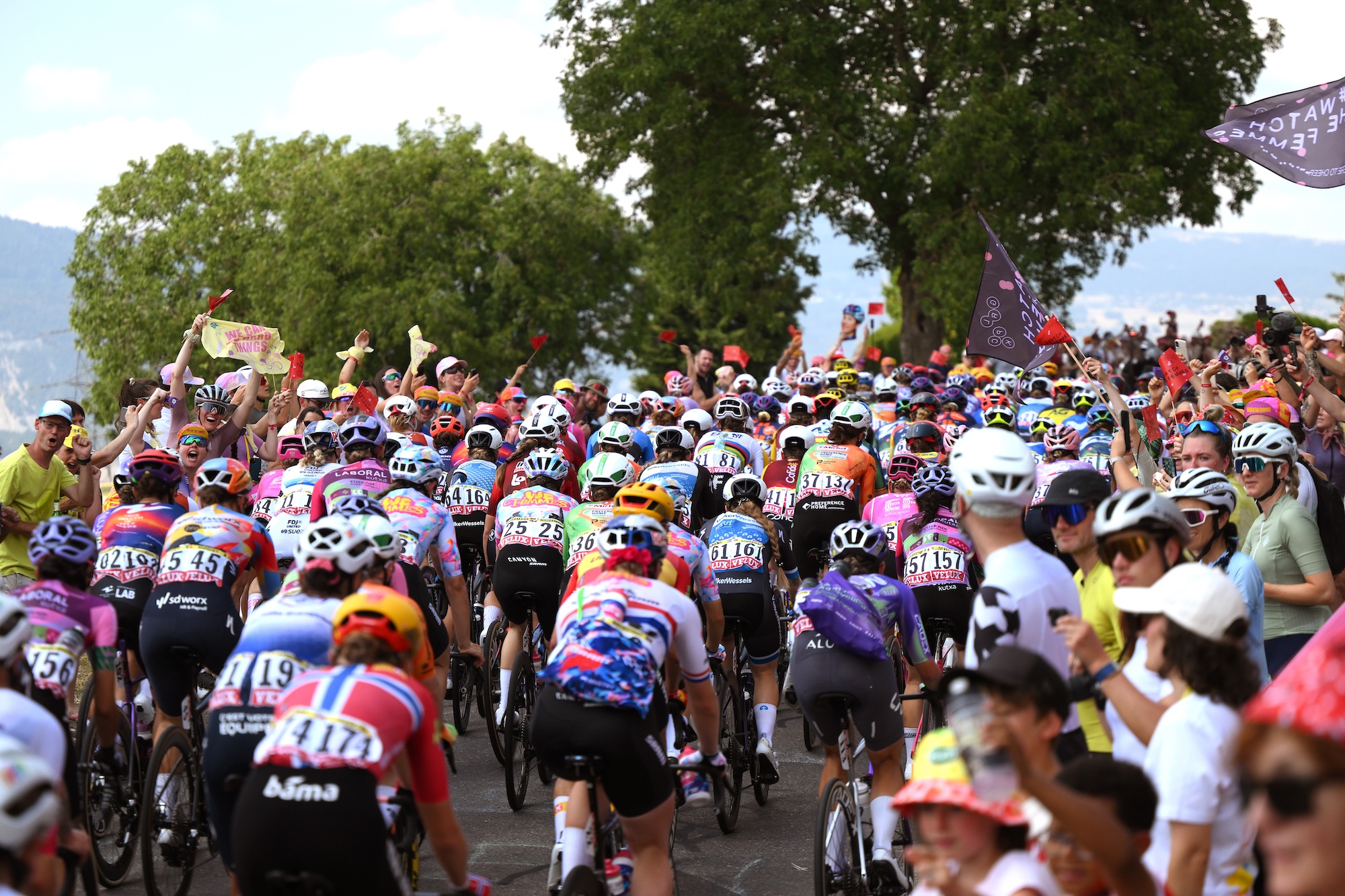 The peloton competing during the 5th Tour de France Femmes 2026, Stage 1 a 138km stage from Lausanne to Lausanne (Photo by Alex Broadway/Getty Images)